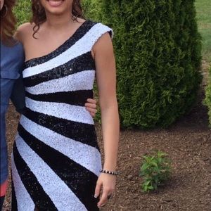 Size 4 formal or prom dress